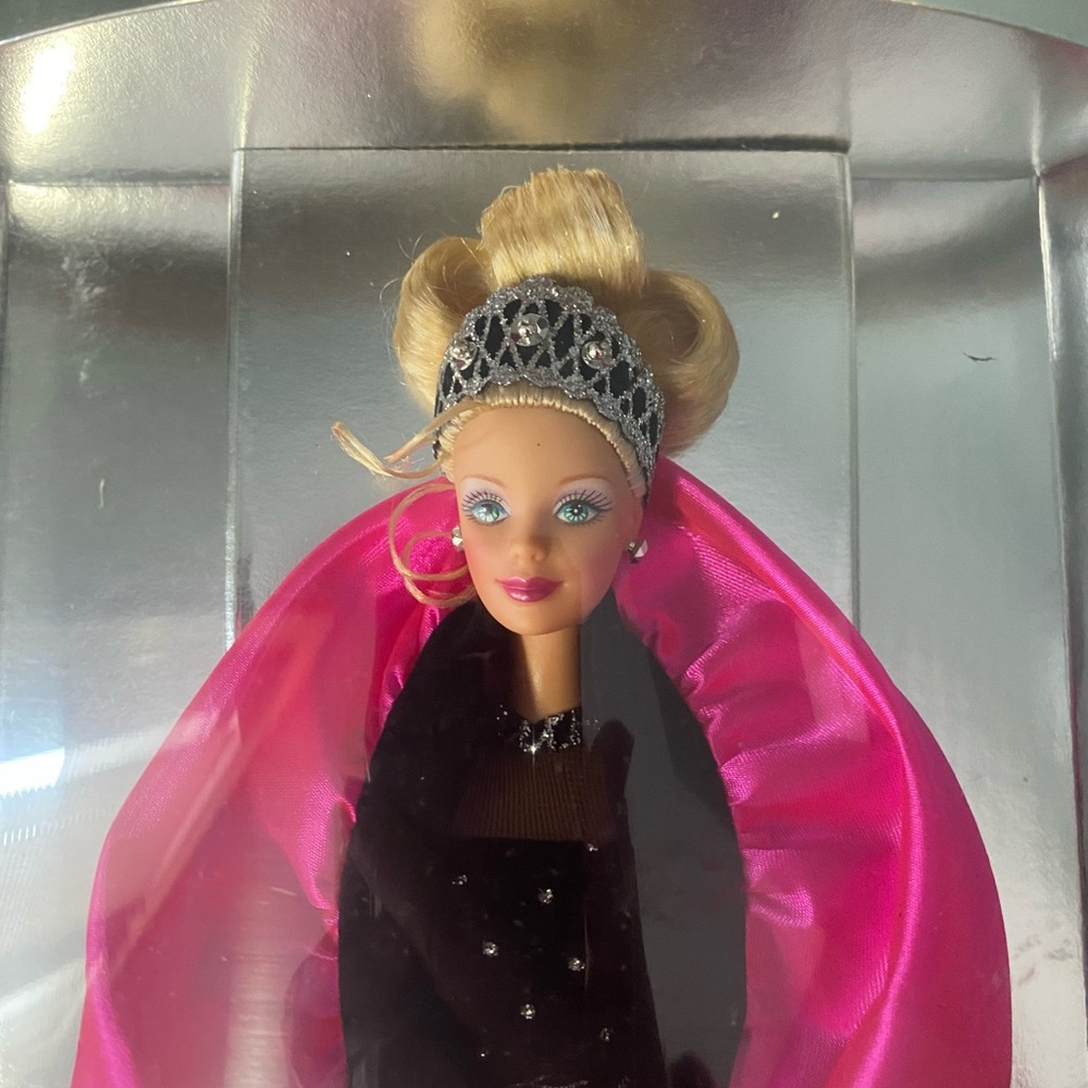 NIB 1998 Happy Holidays Barbie Doll - Picture 4 of 6